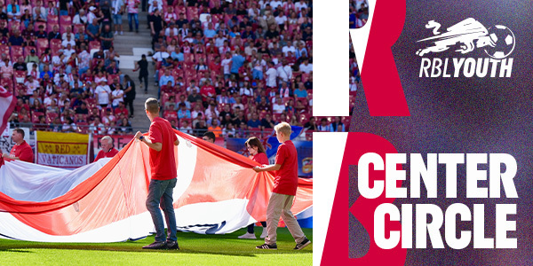 Cover Center Circle Bannerträger gegen den FC Augsburg
